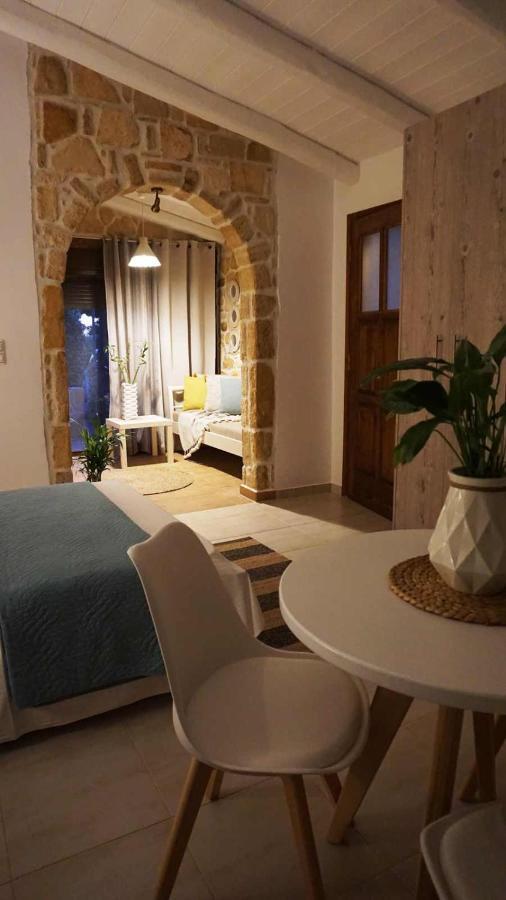 Studio Eleni - Oasis Holiday Houses Кокинос Пиргос Екстериор снимка